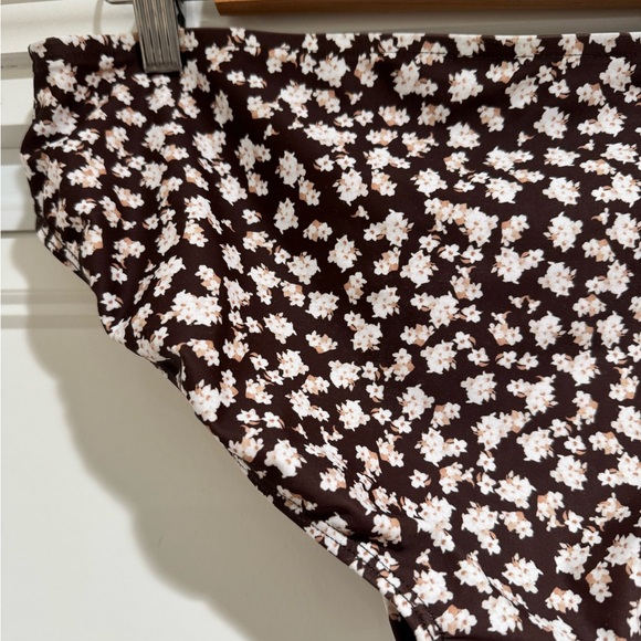 Albion Fit Wailea Floral Hipster Bottoms - Picture 9 of 10